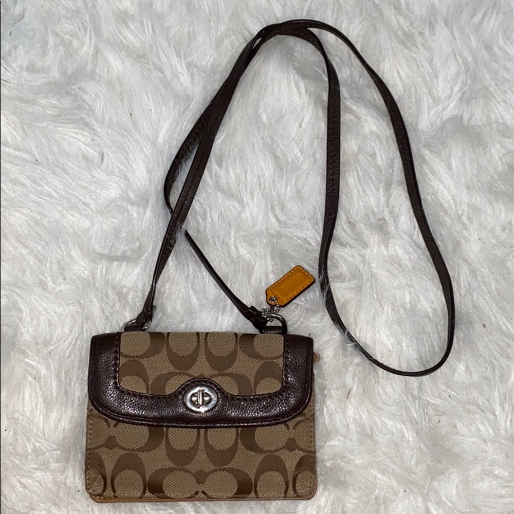 !Authentic! Coach Crossbody Wallet